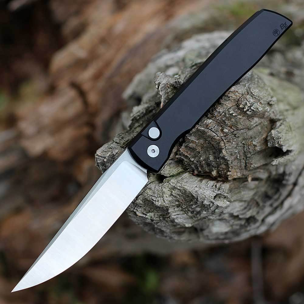 Boker Urban Trapper Automatic NXT 110062 MagnaCut knife with black aluminum handle