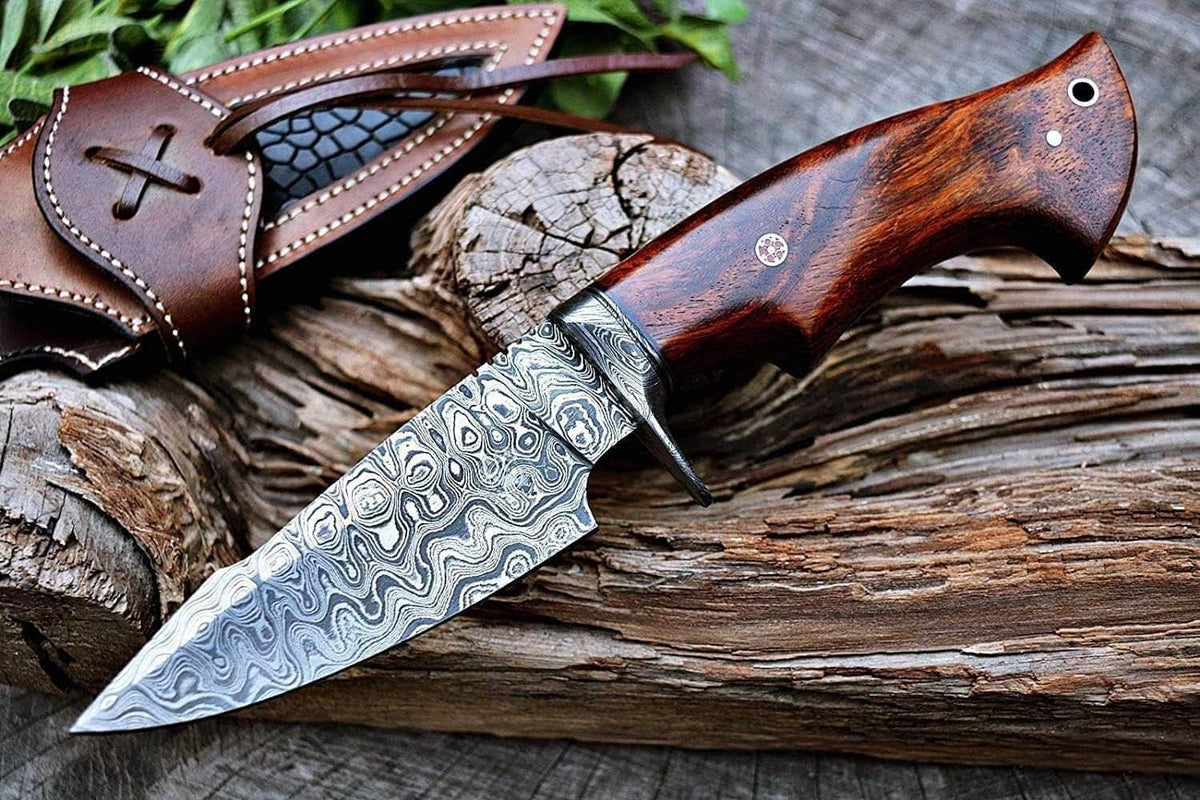 Damascus Guarded Hunter – Classic Wood Handle